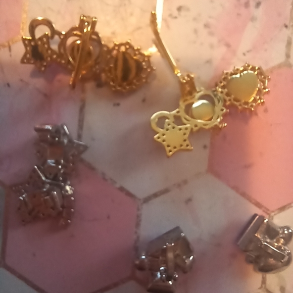 Earbud Accessories - Picture 5 of 5